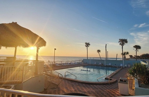 Lenox Park Condo | Beautiful, comfortable oceanview condo located in prime Daytona Beach location!