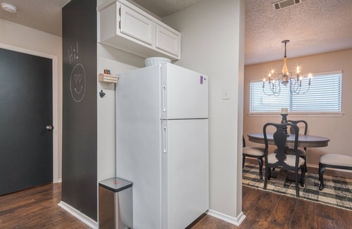 Little Rock Condo | Beautiful, Comfy & Convenient Condo!