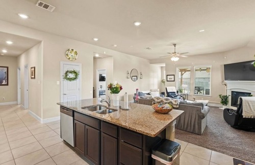 Oak Point House | Beautiful Comfy Home With Enough Room for the Whole Family