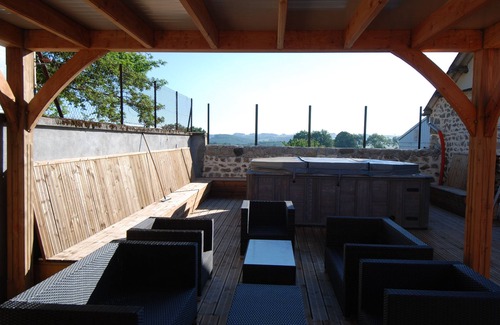Saint-Priest-des-Champs Villa | Beautiful, completely renovated (group) accommodation INCL NEW (FEEST) HALL