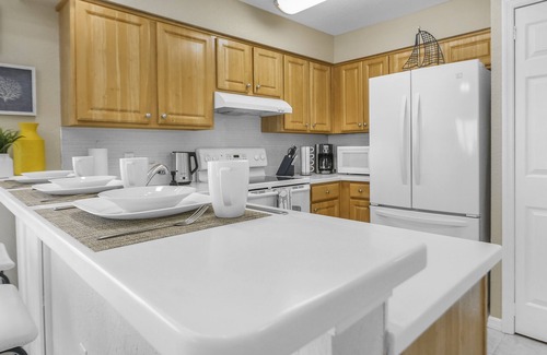 Madeira Beach Condo | Beautiful Condo Great for Family and Friends - Beach Access - Steps from Condo.