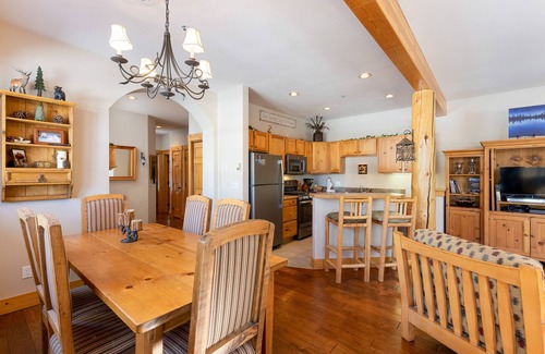 Keystone House | Beautiful Condo Nestled in the Pines/Shared Hot Tub/On Shuttle Route To Slopes