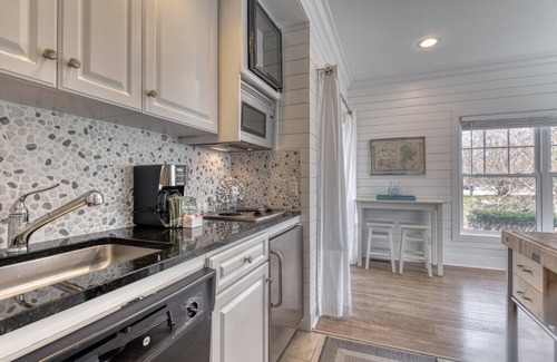 Greenport West House | Beautiful condo on the Long Island Sound in a resort