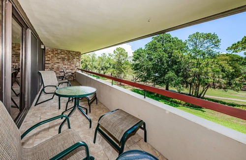 Palm Harbor Condo | Beautiful condo on Copperhead. Beaches nearby!