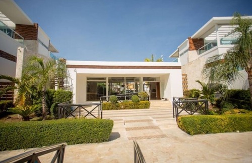 El Cortecito Apartment | Beautiful condo with pool view and private patio. Premier location near beach