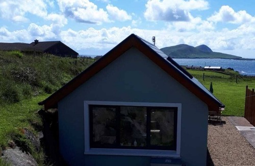 Dunquin Apartment | Beautiful Contemporary, Sea-view Studio Apartment in Dunquin.