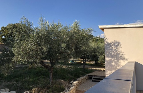 Forcalquier House | Beautiful contemporary house, swimming pool, terrace and large garden