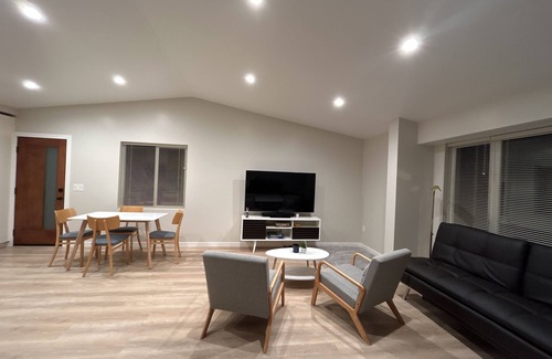 Mescal Corridor NW Apartment | Beautiful contemporary studio. Just 5 minutes drive to Laguna seca and beach.