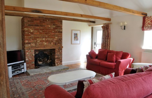 Ewhurst Green House | BEAUTIFUL CONVERTED BARN IN AREA OF OUTSTANDING NATURAL BEAUTY