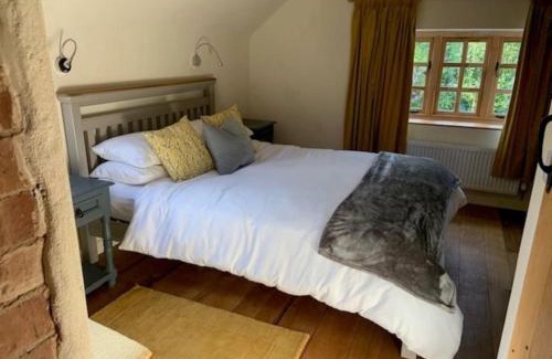 Hopton Castle Apartment | Beautiful converted Coach house for two