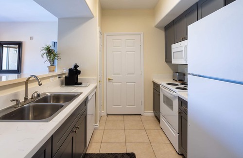 Spring Valley Condo | Beautiful Corporate Condo ten minutes from Strip. Shopping center nearby.