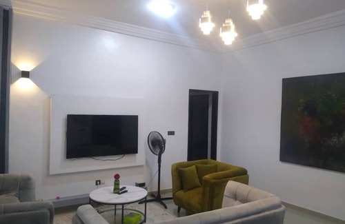 Abomey-Calavi Apartment | Beautiful, cosy, fully furnished apartment Fidjrosse cotonou