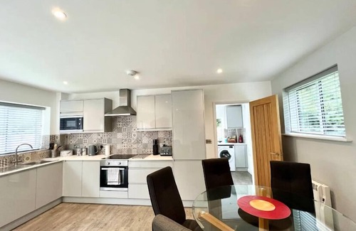 Barrow Gurney House | Beautiful Cosy Rural Retreat with Parking!