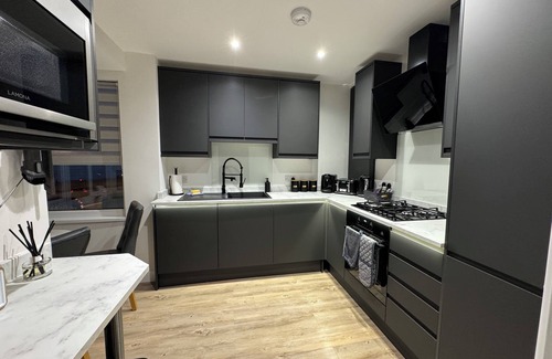 Worthing Apartment | Beautiful cosy seafront 2 bed apartment with private parking - sleeps 4