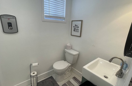 Alhambra Cottage | Beautiful Cottage at 37th Ave near GCU!