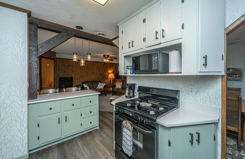 Cross House | Beautiful Cottage between Lake Moultrie and Lake Marion