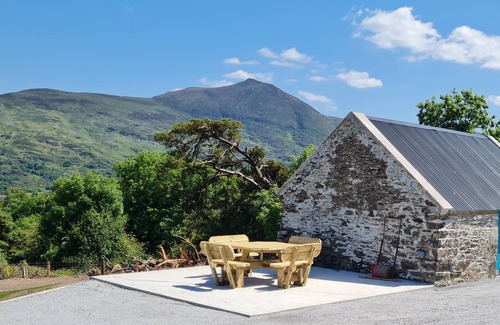 Killarney Cottage | Beautiful cottage in a tranquil location with stunning views, close to Killarney