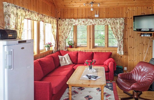 Gjuvsland House | Beautiful cottage in the middle of the picturesque Hardangerfjord, on the island Varaldsøy.
