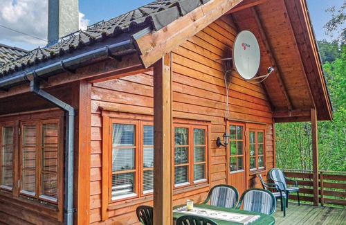 Gjuvsland House | Beautiful cottage in the middle of the picturesque Hardangerfjord, on the island Varaldsøy.
