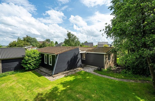 Grou House | Beautiful cottage in the heart of Friesland surrounded by Frisian Lakes and greenery