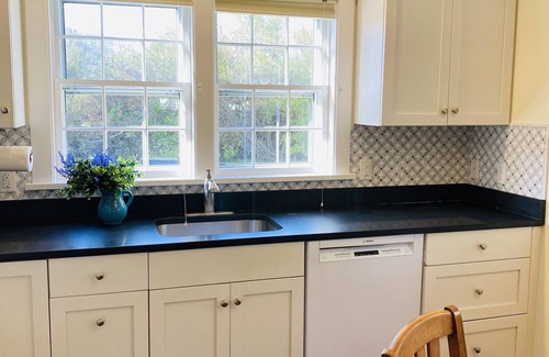 Nantucket Town Cottage | BEAUTIFUL COTTAGE ON ORANGE STREET, WALK TO MAIN! BOOKING NOW FOR 2026!