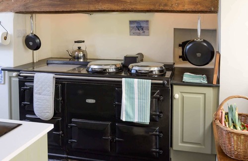 Wedmore House | Beautiful Cottage with Expansive Countryside Views