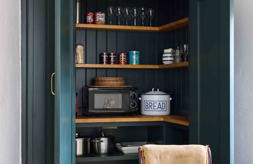 Helford Cottage | Beautiful cottage with sea views and private beach access