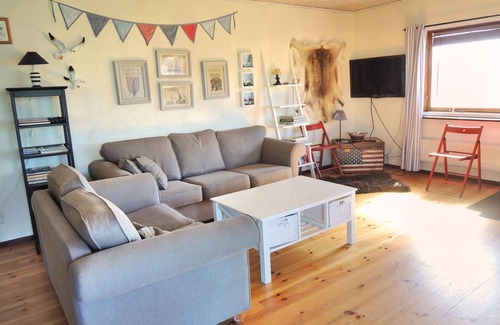 Stavsjo House | Beautiful cottage with a view of Lake Bolmen from the large terrace.