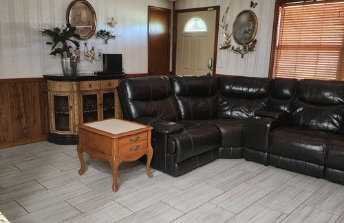 Cottondale House | Beautiful country home in quiet setting. Surrounded by gorgeous gardens.