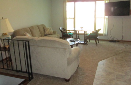 Chaska House | Beautiful country setting! Perfect for small get togethers! Super cozy!