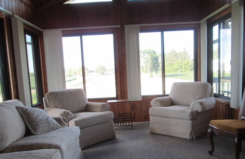 Chaska House | Beautiful country setting! Perfect for small get togethers! Super cozy!