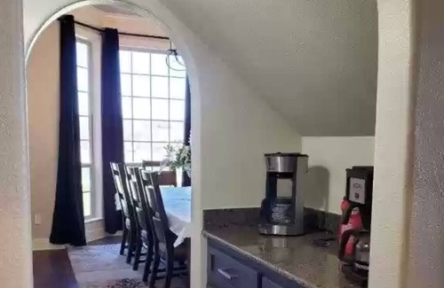Bentonville - Fayetteville House | Beautiful country home in Cave Springs AR