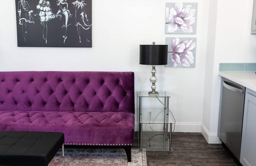 Reno House | Beautiful Courtyard Cottage: Amethyst
