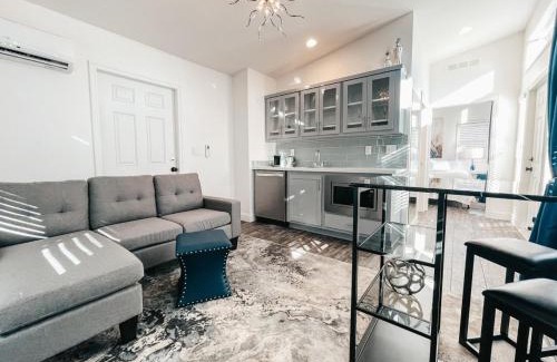 Old Southwest Apartment | Beautiful Courtyard Cottage Sapphire