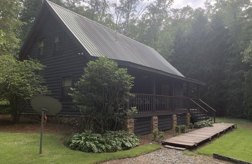 Helen House | Beautiful Cozy Cabin Nestled in the Sautee Valley