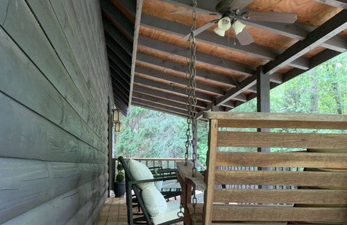 Helen House | Beautiful Cozy Cabin Nestled in the Sautee Valley