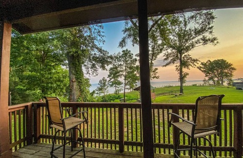 Milam House | Beautiful, cozy cabin with a “Lakehouse” feel.