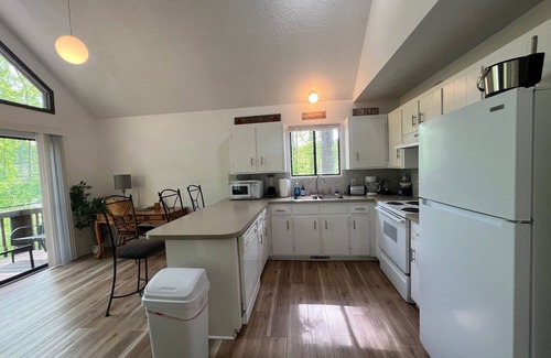 Lynchburg House | Beautiful, cozy, close to everything, and sleeps 8 adults & 1 small child.