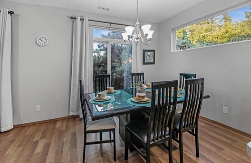 Holly Villa | Beautiful craftsman style 4BDs, 2.5Baths Townhome