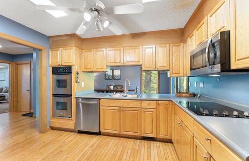 Candler House | Beautiful creek side mountain home. 10 Min to Downtown!