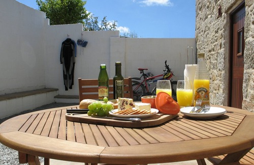 Camborne Cottage | Beautiful detached cottage with far-reaching panoramic views, parking & Wi-fi