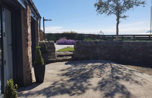 Kirkmichael Apartment | Beautiful detached king-sized bed Ayrshire