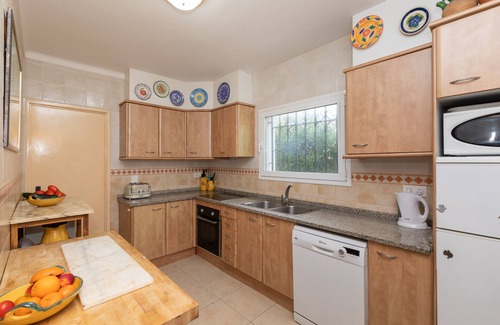 L'Escala Villa | Beautiful Detached Villa with Private Pool, Air Conditioning & Free WIFI