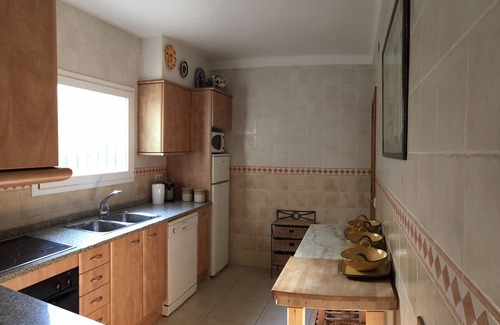 L'Escala Villa | Beautiful Detached Villa with Private Pool, Air Conditioning & Free WIFI