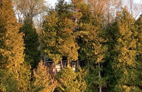 Bay Shore Cottage | Beautiful, Direct Lake Michigan Frontage, 1300 sq ft home
