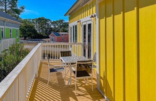 Carrabelle Cottage | Beautiful, dog-friendly cottage with deck & patio - stroll to Carrabelle Beach