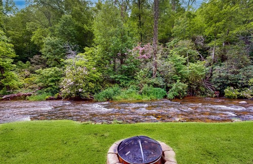 Kyle Cabin | Beautiful dog-friendly river view cabin with mountain views and private fire-pit
