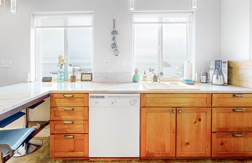 Oceanside Apartment | Beautiful & dog-friendly ocean views with a private patio
