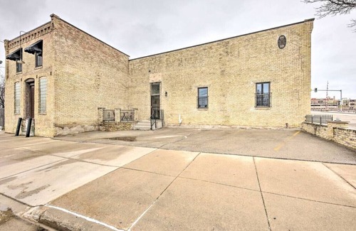 Historic Downtown Racine Condo | Beautiful Downtown Home - 2 Blks from Lake