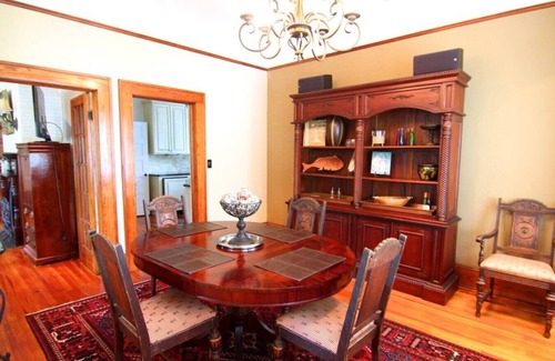 Duckpond House | Beautiful Downtown 2 BR Home w/Yard